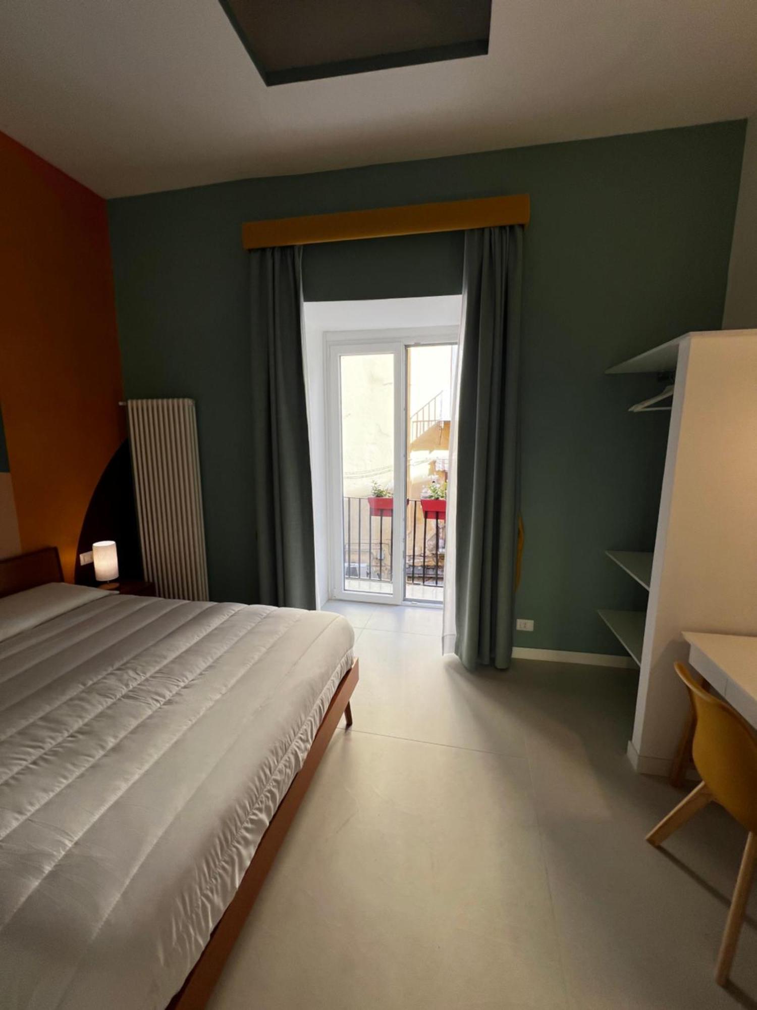 Bed & Breakfast Spaccanapoli 56 Bagian luar foto